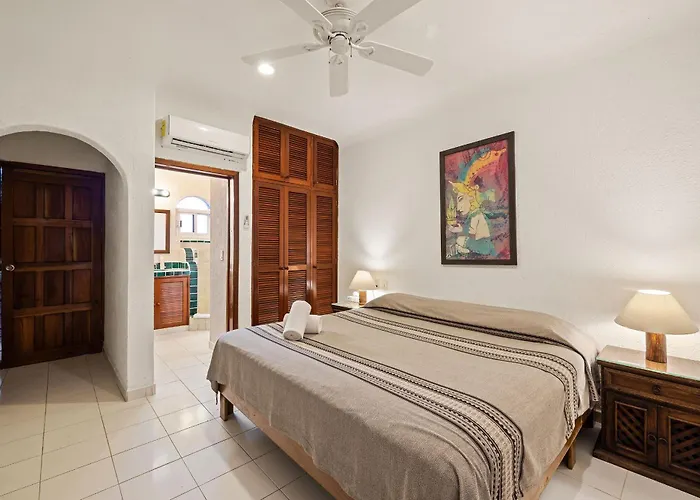 Del Sol Beachfront Hotel 2*