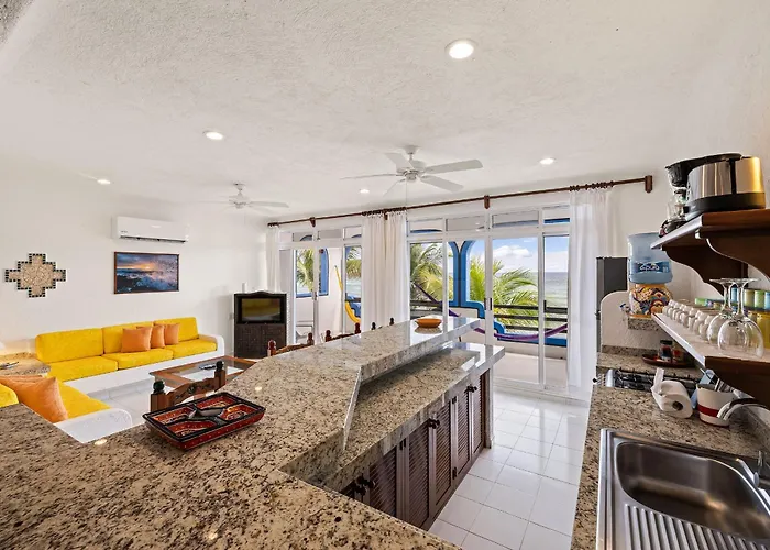 Del Sol Beachfront Hotel