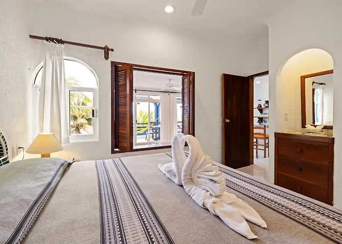 Del Sol Beachfront Hotel 2*