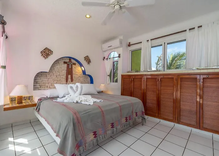 Del Sol Beachfront Hotel 2*