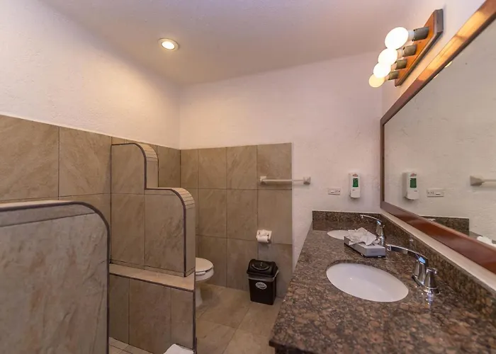 Del Sol Beachfront Hotel 2*